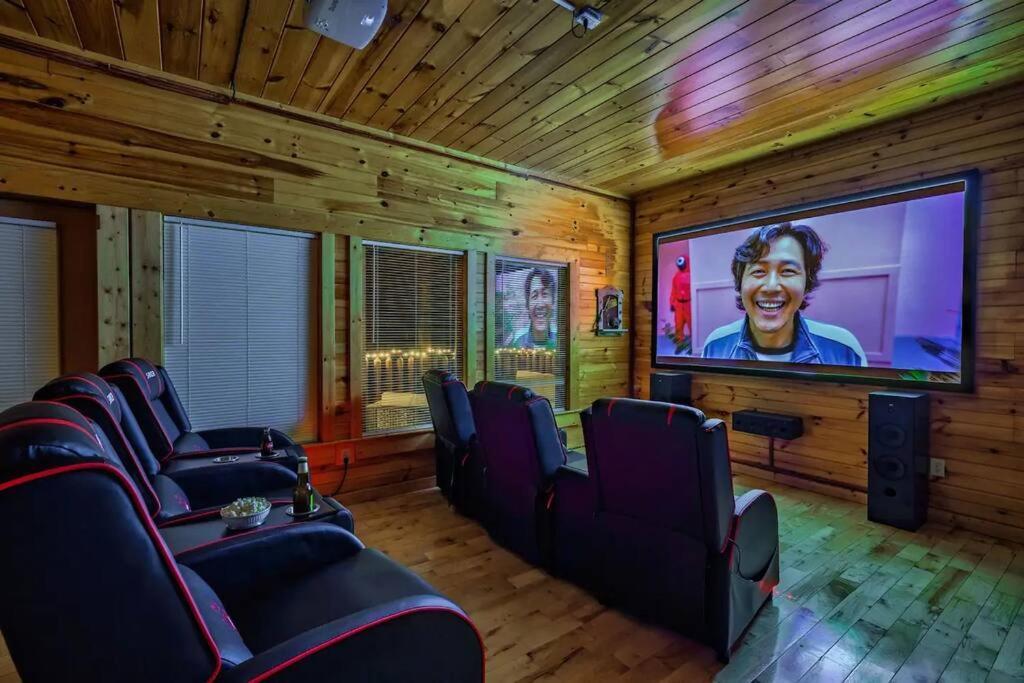 Stunning Mountain Cabin W Hot Tub جاتلينبرج المظهر الخارجي الصورة
