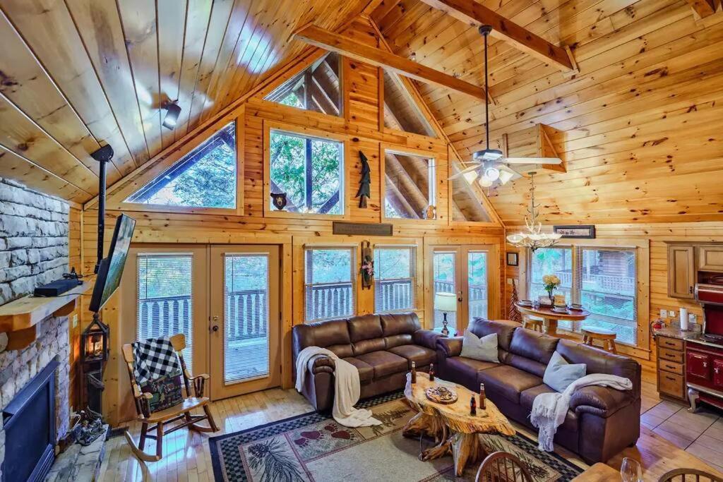 Stunning Mountain Cabin W Hot Tub جاتلينبرج المظهر الخارجي الصورة