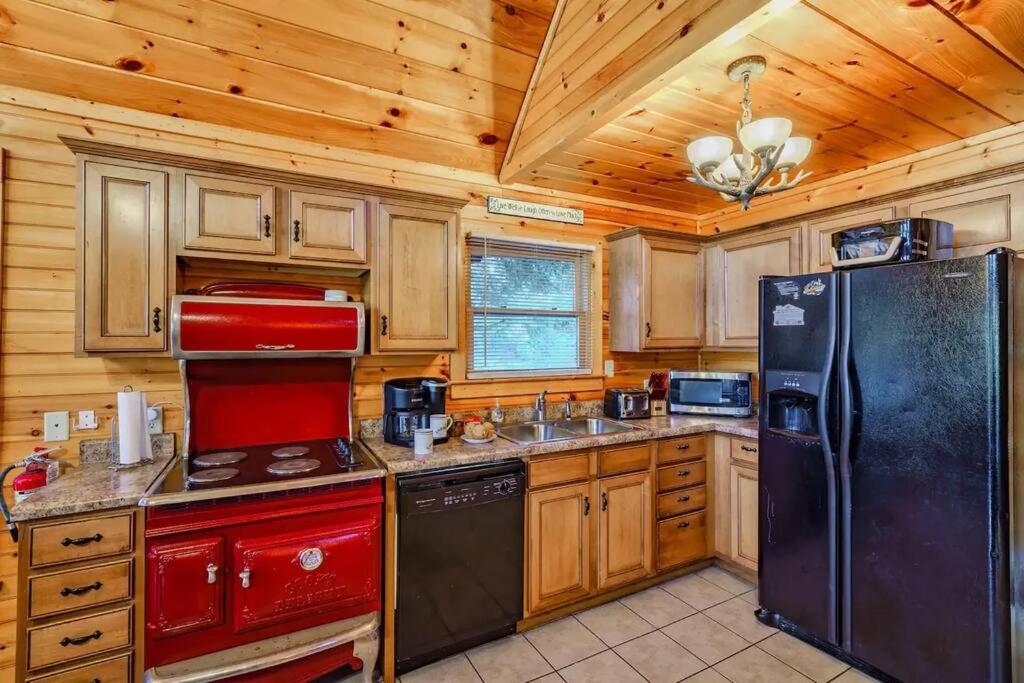 Stunning Mountain Cabin W Hot Tub جاتلينبرج المظهر الخارجي الصورة