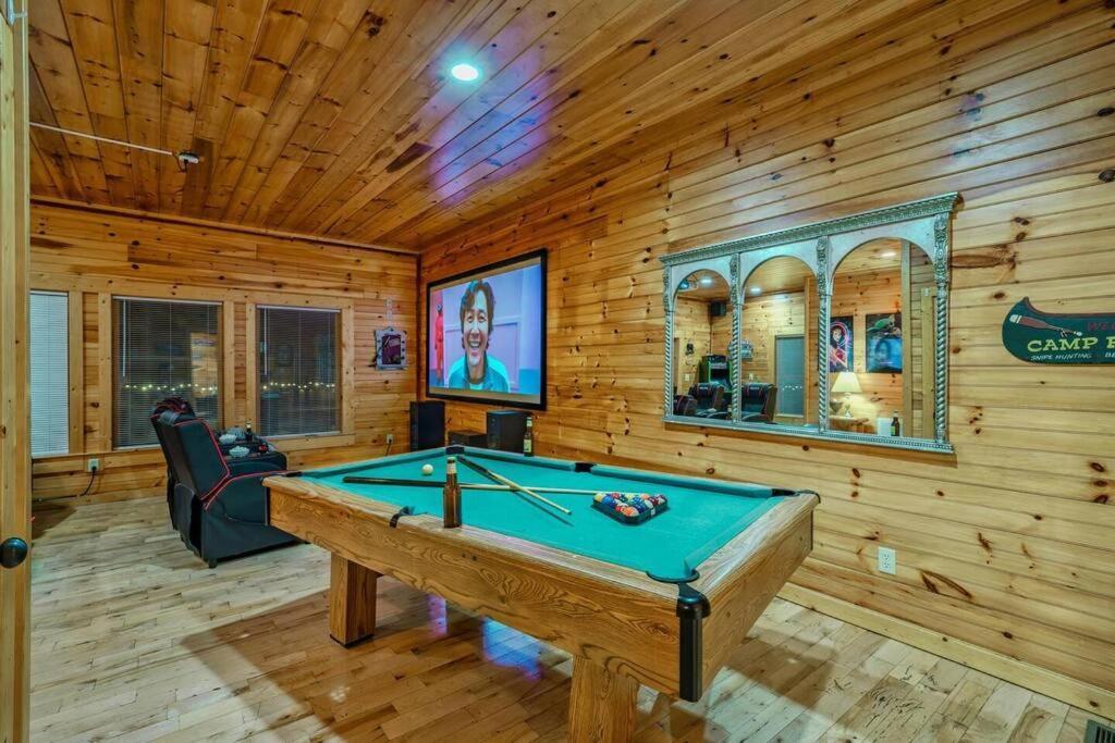 Stunning Mountain Cabin W Hot Tub جاتلينبرج المظهر الخارجي الصورة