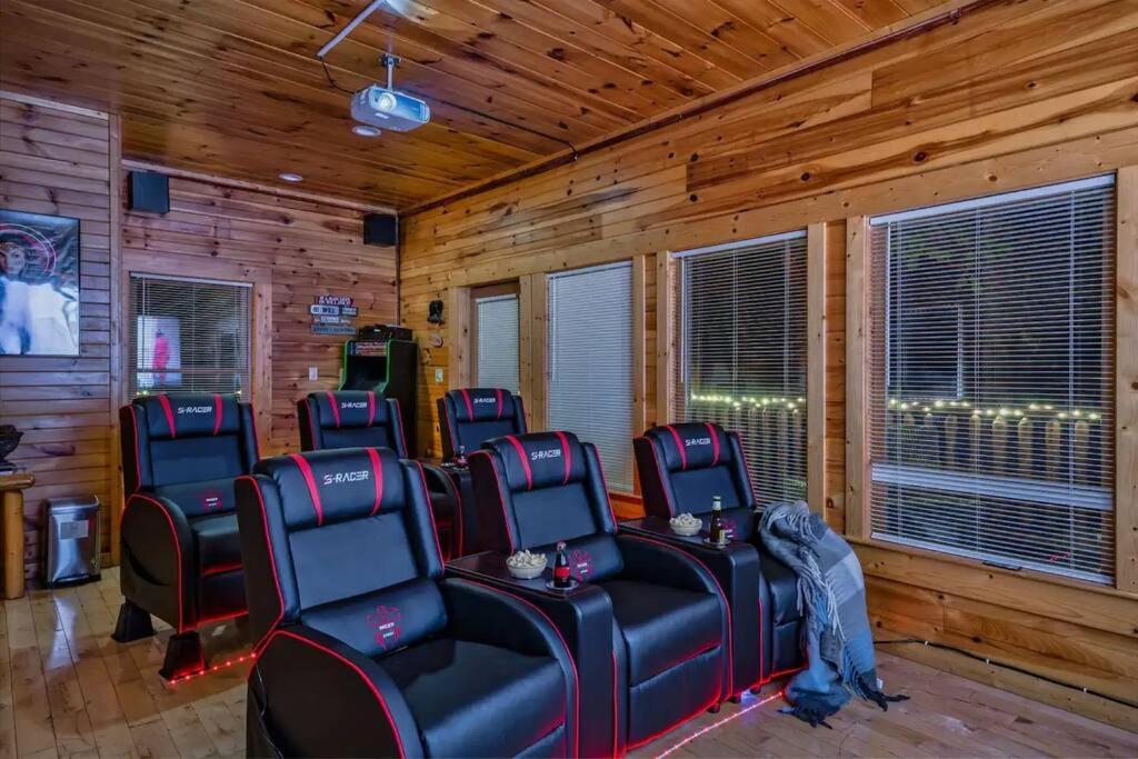 Stunning Mountain Cabin W Hot Tub جاتلينبرج المظهر الخارجي الصورة