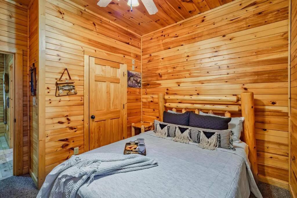 Stunning Mountain Cabin W Hot Tub جاتلينبرج المظهر الخارجي الصورة