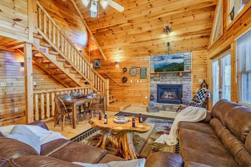 Stunning Mountain Cabin W Hot Tub جاتلينبرج المظهر الخارجي الصورة