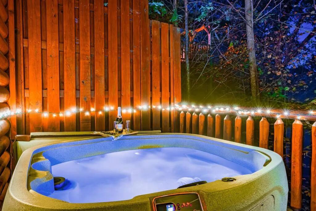 Stunning Mountain Cabin W Hot Tub جاتلينبرج المظهر الخارجي الصورة