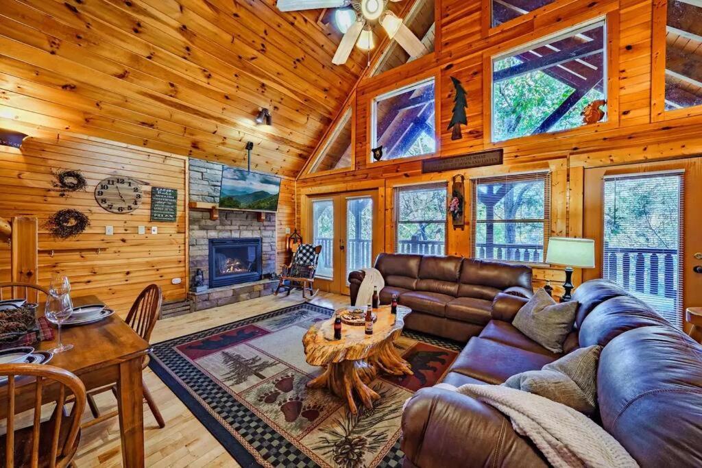 Stunning Mountain Cabin W Hot Tub جاتلينبرج المظهر الخارجي الصورة
