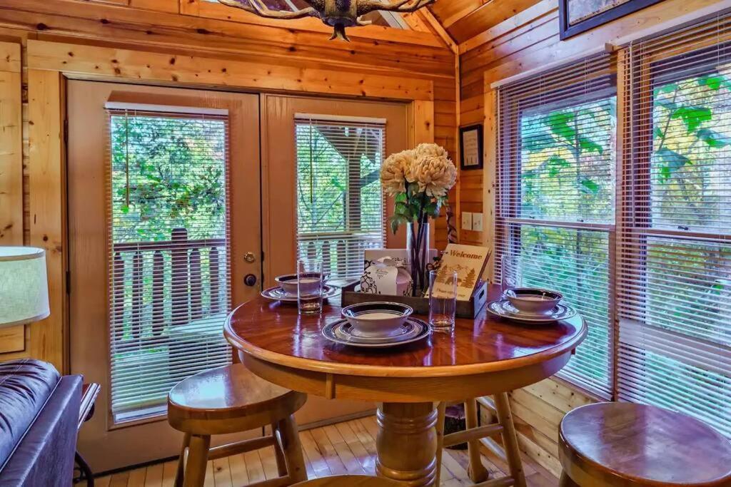 Stunning Mountain Cabin W Hot Tub جاتلينبرج المظهر الخارجي الصورة