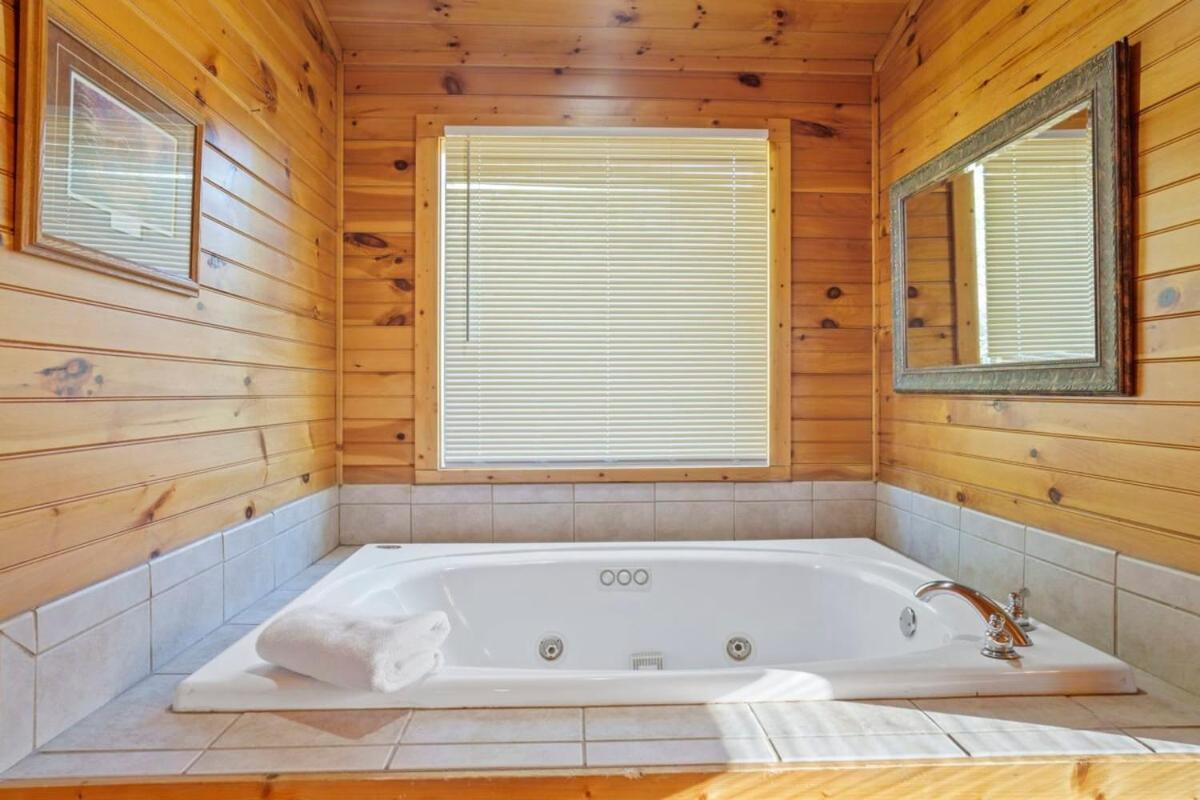 Stunning Mountain Cabin W Hot Tub جاتلينبرج المظهر الخارجي الصورة