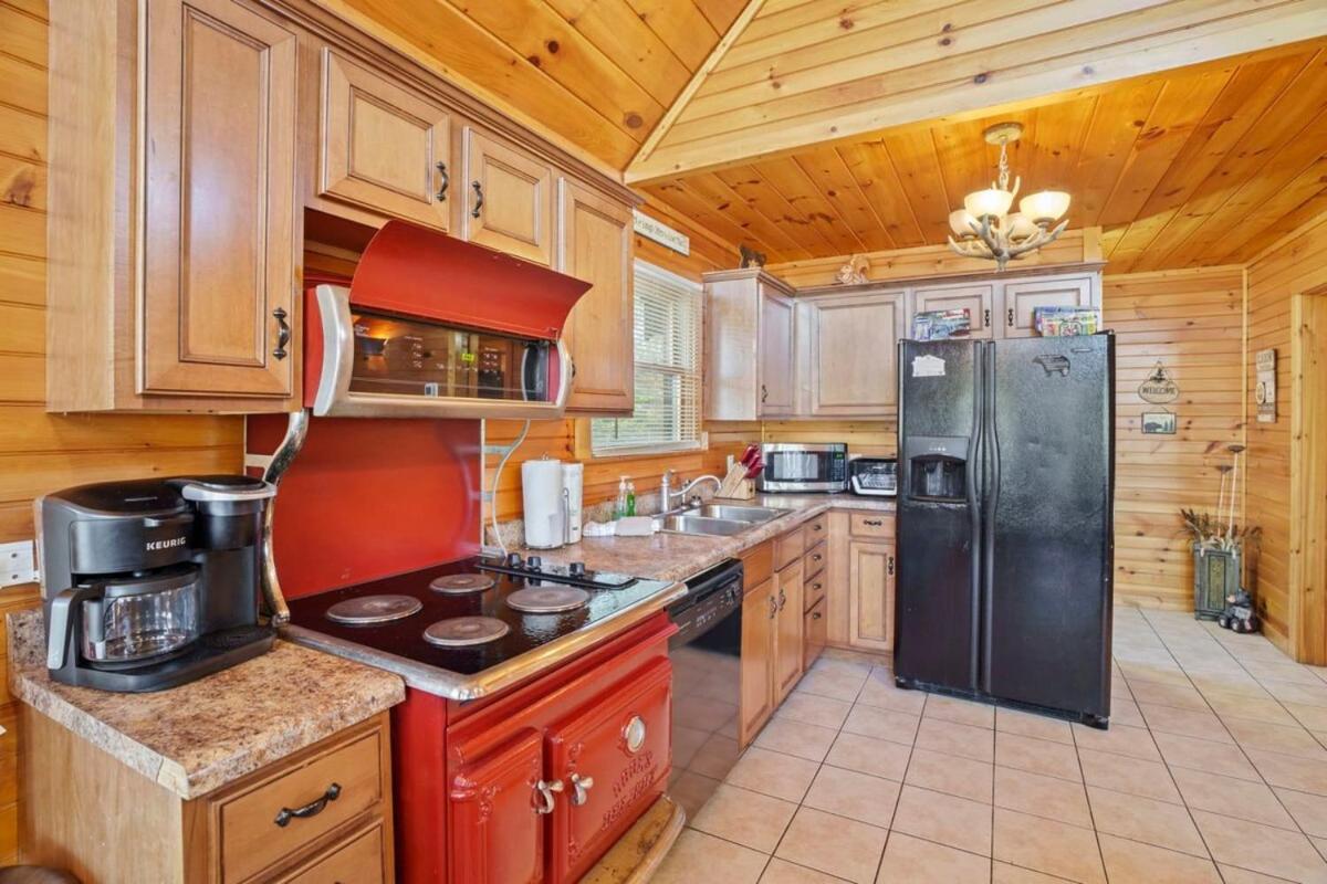 Stunning Mountain Cabin W Hot Tub جاتلينبرج المظهر الخارجي الصورة