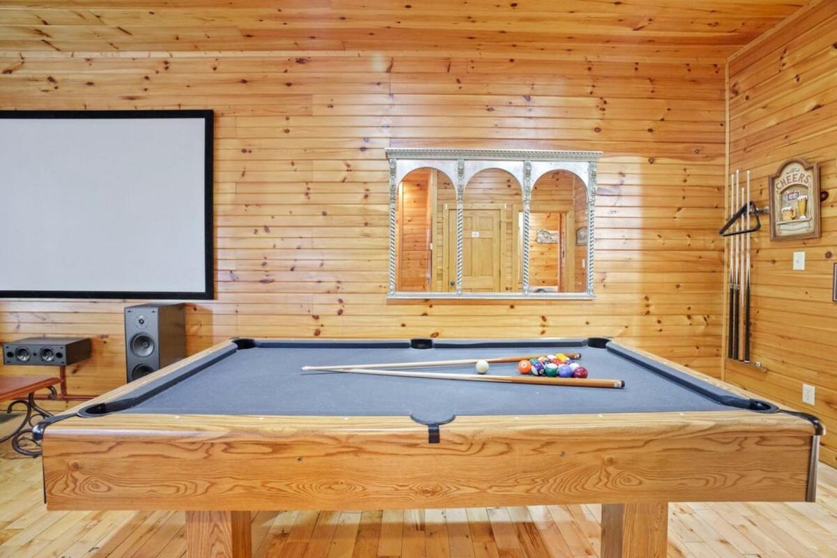 Stunning Mountain Cabin W Hot Tub جاتلينبرج المظهر الخارجي الصورة