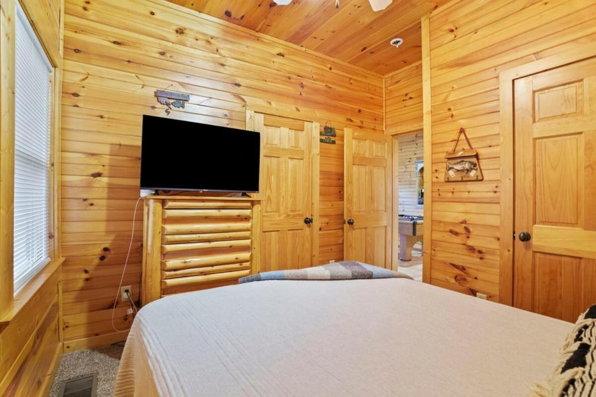 Stunning Mountain Cabin W Hot Tub جاتلينبرج المظهر الخارجي الصورة