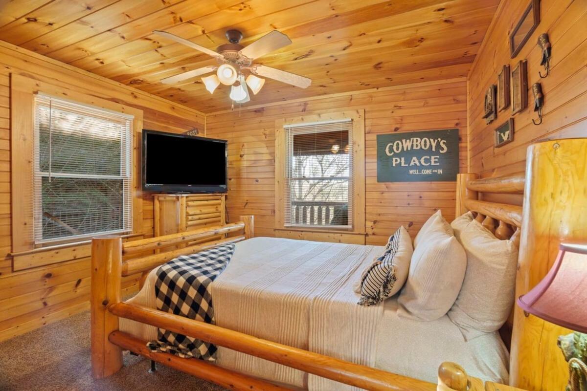 Stunning Mountain Cabin W Hot Tub جاتلينبرج المظهر الخارجي الصورة