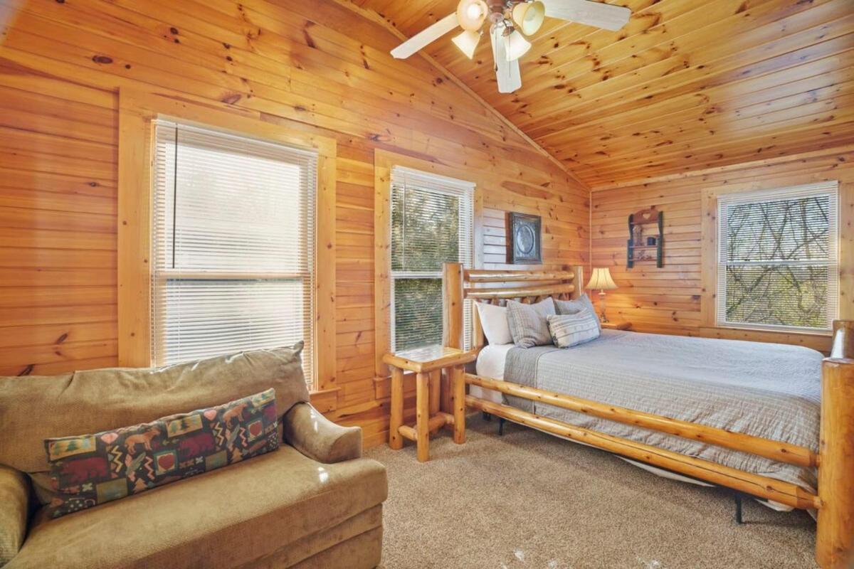 Stunning Mountain Cabin W Hot Tub جاتلينبرج المظهر الخارجي الصورة