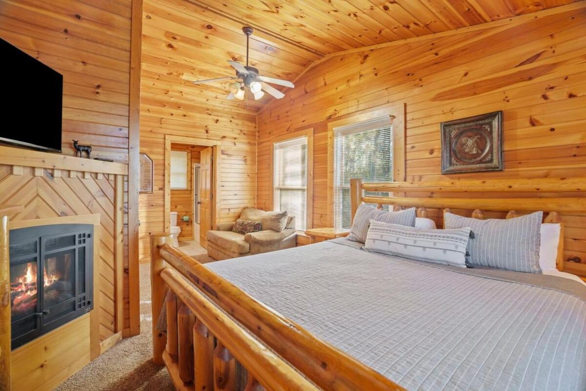 Stunning Mountain Cabin W Hot Tub جاتلينبرج المظهر الخارجي الصورة