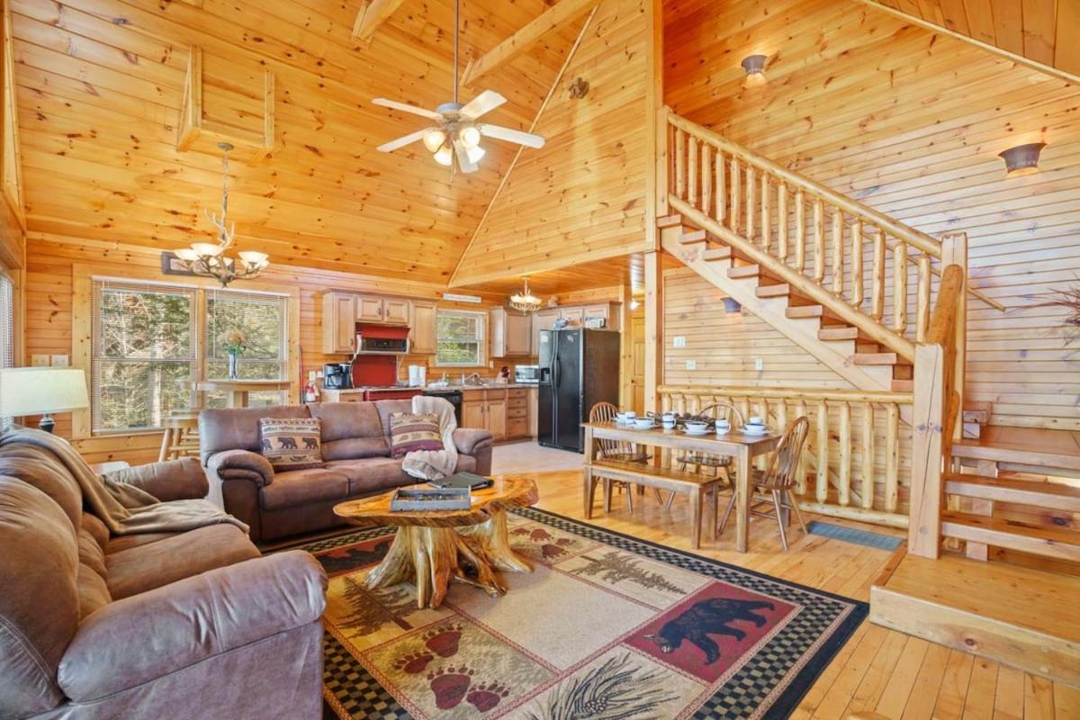 Stunning Mountain Cabin W Hot Tub جاتلينبرج المظهر الخارجي الصورة