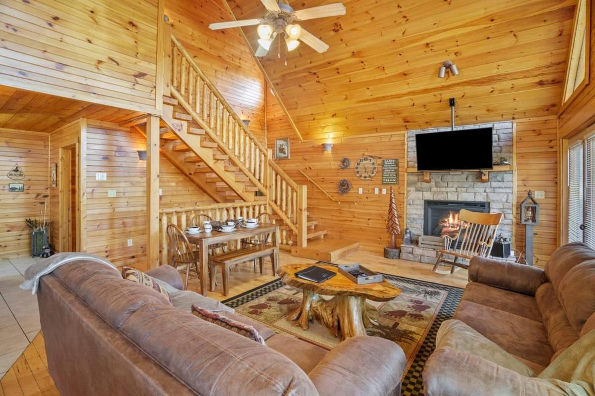 Stunning Mountain Cabin W Hot Tub جاتلينبرج المظهر الخارجي الصورة