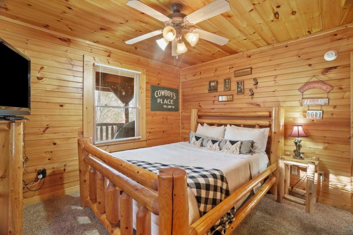 Stunning Mountain Cabin W Hot Tub جاتلينبرج المظهر الخارجي الصورة