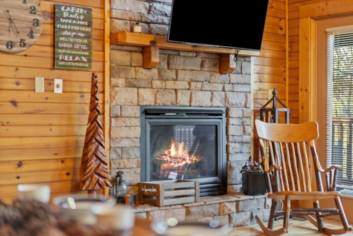 Stunning Mountain Cabin W Hot Tub جاتلينبرج المظهر الخارجي الصورة