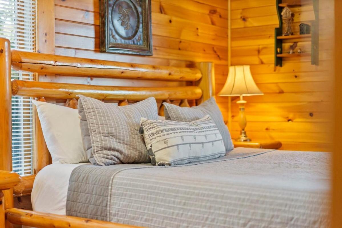 Stunning Mountain Cabin W Hot Tub جاتلينبرج المظهر الخارجي الصورة