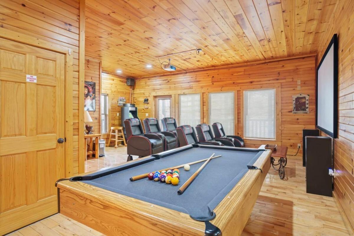 Stunning Mountain Cabin W Hot Tub جاتلينبرج المظهر الخارجي الصورة