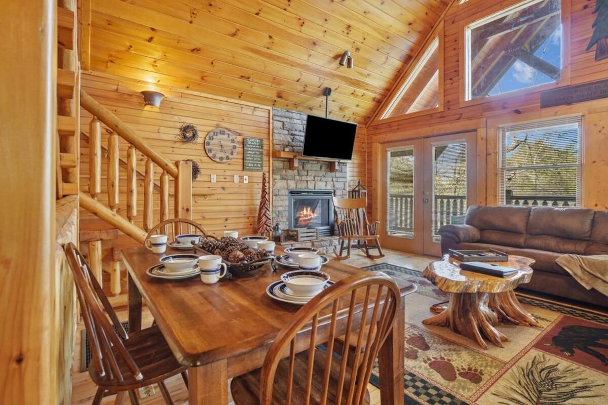 Stunning Mountain Cabin W Hot Tub جاتلينبرج المظهر الخارجي الصورة